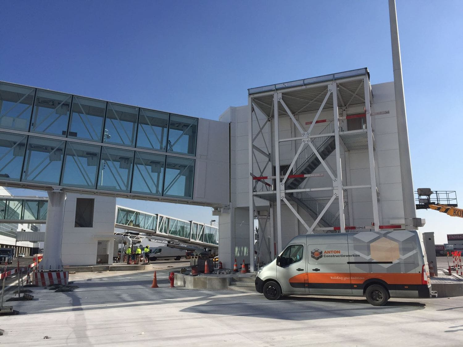 Trappenhuis en installatie PBB luchthaven Zaventem voor Airbus A380